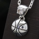 バスケットボールデザインのダイヤ入りペンダントトップ