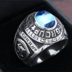 ブルートパーズをセッティングした企業カレッジリングの画像