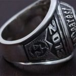 恋人への誕生日プレゼントカレッジリングの画像