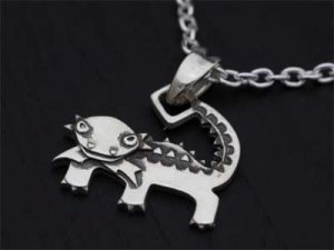 アンキロサウルスデザインのペンダント