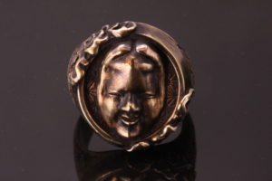 真鍮製の能面・小面リング 和風の雲 麻紋様