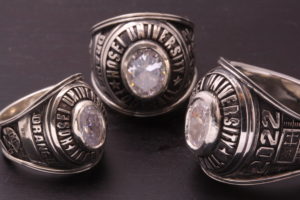 法政大学アメフト部様からご注文いただいた卒業記念カレッジリング