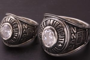 法政大学アメフト部様からご注文いただいた卒業記念カレッジリング