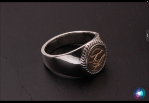 ピンクゴールド＆シルバー 手を握ったデザインの印台リング