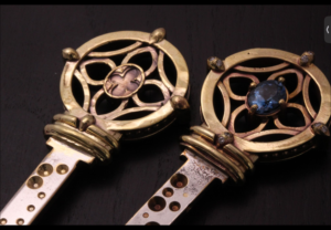 オーダーメイドでアンティーク風な真鍮製の装飾を施した鍵