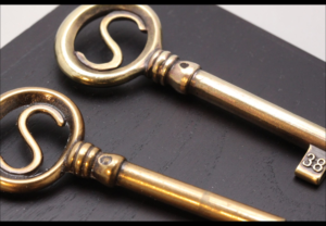 真鍮製のアンティーク鍵の複製品