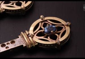 オーダーメイドでアンティーク風な真鍮製の装飾を施した鍵