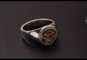 ピンクゴールド＆シルバー 手を握ったデザインの印台リング