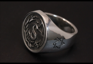 オリジナルデザインの印台(シグネット)リング