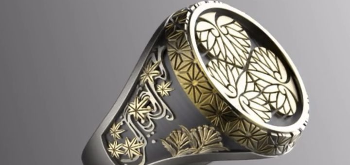 トップの家紋を自由にオーダーできる秋草文様が入った印台型の漆塗り家紋リング