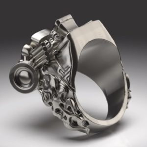 v8エンジンのHOTRODカスタムカーをモチーフにしたオリジナルリング