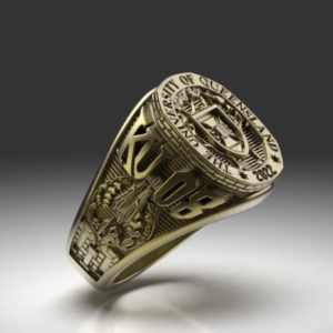 多数の大学・大学院のロゴや建物の図像情報を盛り込んだカレッジリング